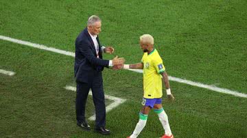Atacante da Seleção Brasileira Neymar Jr. se revolta ao ver ex-empresário falando mal de ex-técnico do Brasil - Foto: Reprodução / Instagram / Getty Images