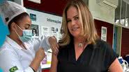Renata Ceribelli toma vacina da covid-19 e da gripe: "Dose dupla" - Reprodução/Instagram