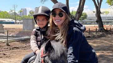 Carol Dias se derrete ao mostrar passeio com a filha: "Amor da mamãezinha" - Reprodução/Instagram