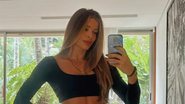 Que corpo é esse? Sem roupa íntima, Grazi Massafera posa de top e shortinho em sua mansão - Reprodução/ Instagram