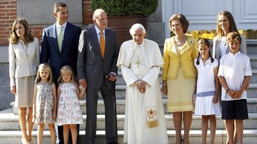 Família real recebe o pontífice alemão - Reuters