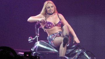 Britney Spears se apresenta em Londres - Splash News splashnews.com