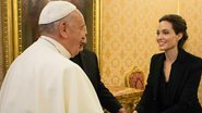 Papa Francisco cumprimenta Angelina Jolie - Reuters