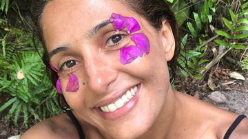 Camila Pitanga arranca elogios ao aparecer só biquíni na web - Instagram