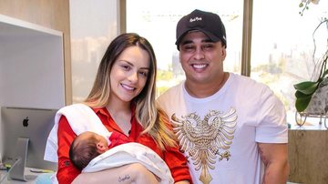 Kauan e a esposa levam o filho para primeira consulta médica - Thiago Duran/AgNews