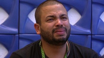 BBB21: Projota cai no choro e é consolado por Karol Conká - Reprodução/TV Globo