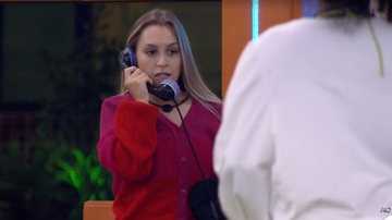 Carla atende o Big Fone e indica três brothers ao paredão - Reprodução/Globo