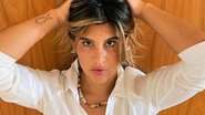 Sem sutiã, Giulia Costa posa só com camisetão aberto - Reprodução/Instagram