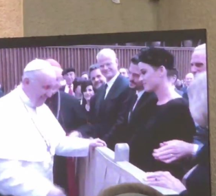 Katy Perry e Orlando Bloom conhecem o Papa Francisco