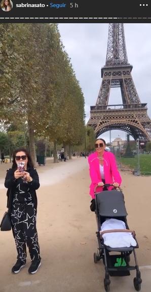 Sabrina Sato leva Zoe para conhecer a Torre Eiffel